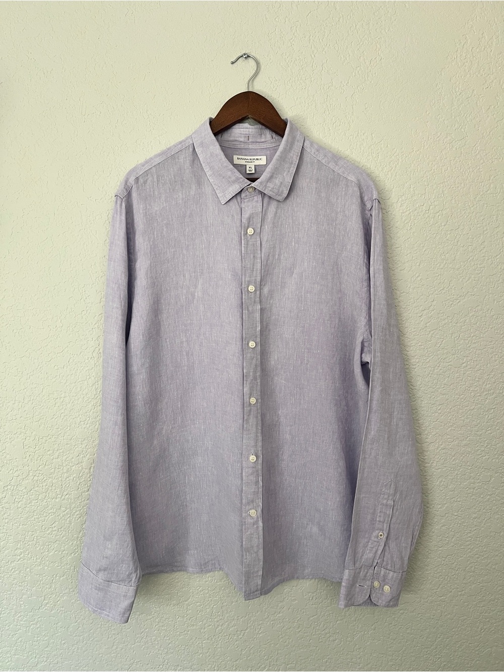 Banana Republic Men's Light Lavender Linen Button-Up Shirt